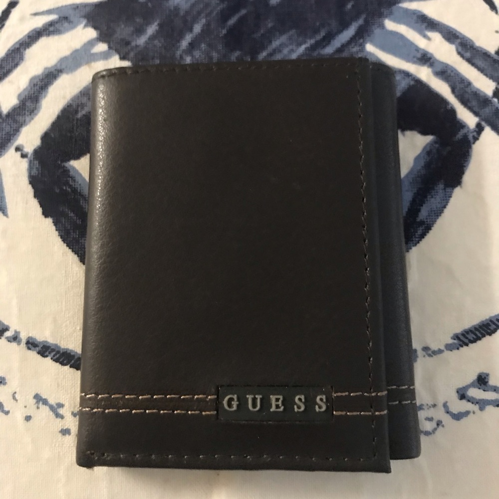 New brown men’s GUESS wallet